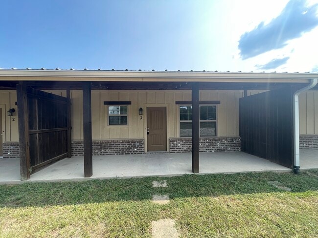 Building Photo - 501 FM 315
