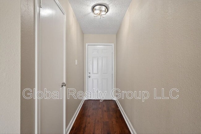 Photo - 8120 Forest Dawn