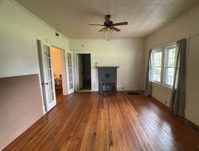Photo - Spacious 3 Bedroom 1 Bath home with large storage building on a beautiful lot