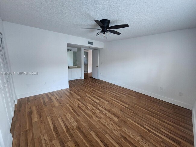 Photo - 10019 W Okeechobee Rd