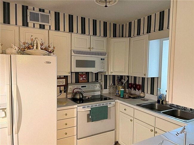 Photo - 141 Elysian Way NW