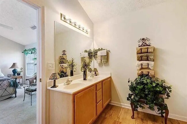 Photo - 3032 Kentmere Dr