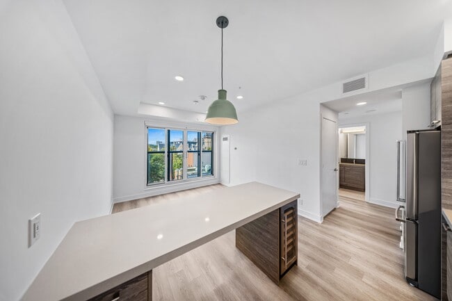 Photo - 484 Spadina Ave.