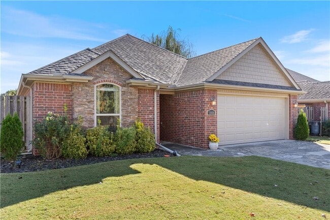 Building Photo - 3046 N Raven Ln