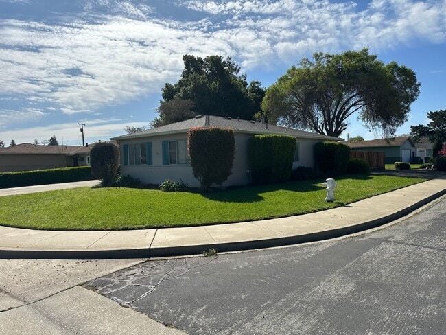Building Photo - 3 Bedroom in Santa Clara