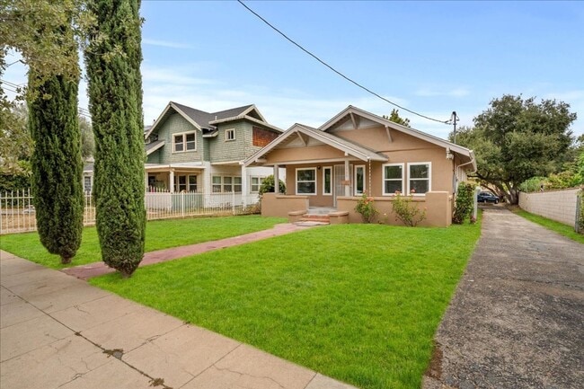 Building Photo - Fully Renovated 3 Bed 2 Bath Craftsman In ... Rental