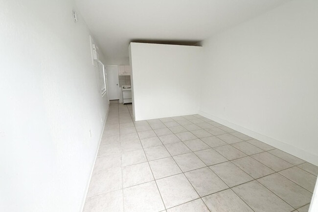 Photo - 1100 NE 12th Ave Unidad 9