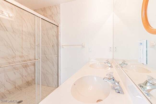 Photo - 590 6th St NE