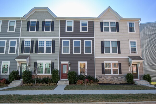 2 Bed/2.5 Bath Well Maintained Townhome in... - 2 Bed/2.5 Bath Well Maintained Townhome in...