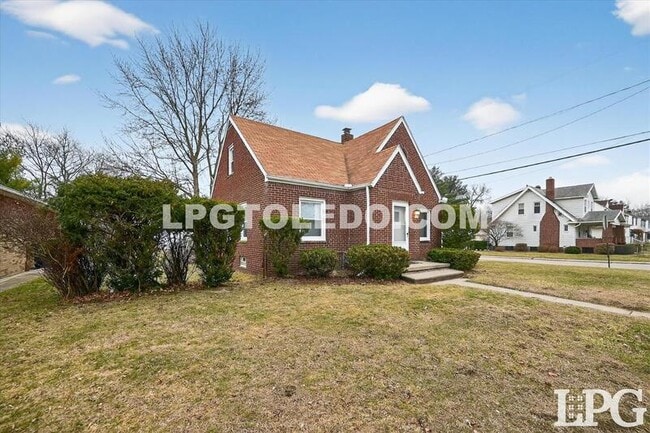 Photo - 667 Caswell Ave