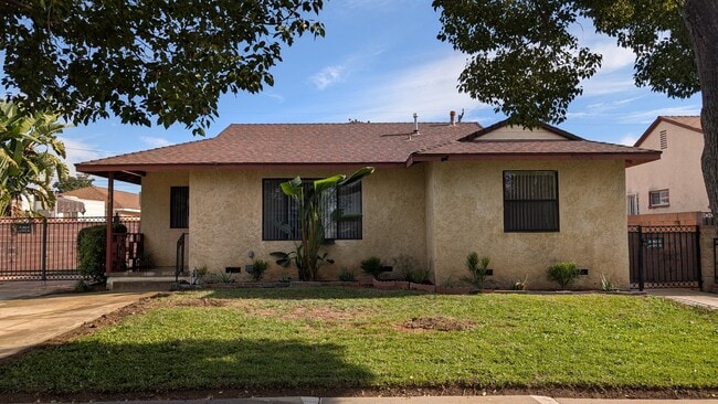 Building Photo - 1618 S Meeker Ave