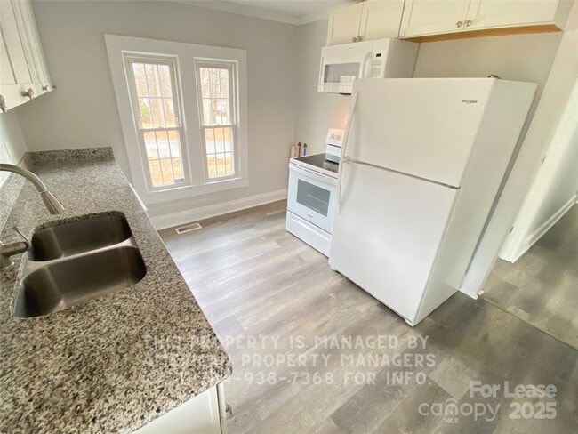 Photo - 198 Brown St SW