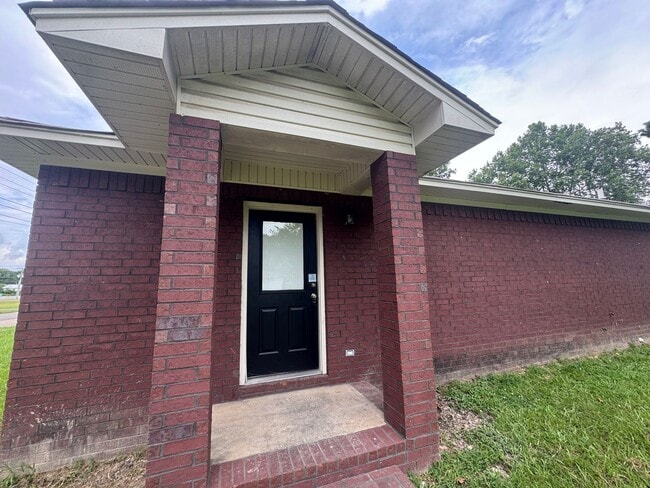 Photo - 122 W Nipper St