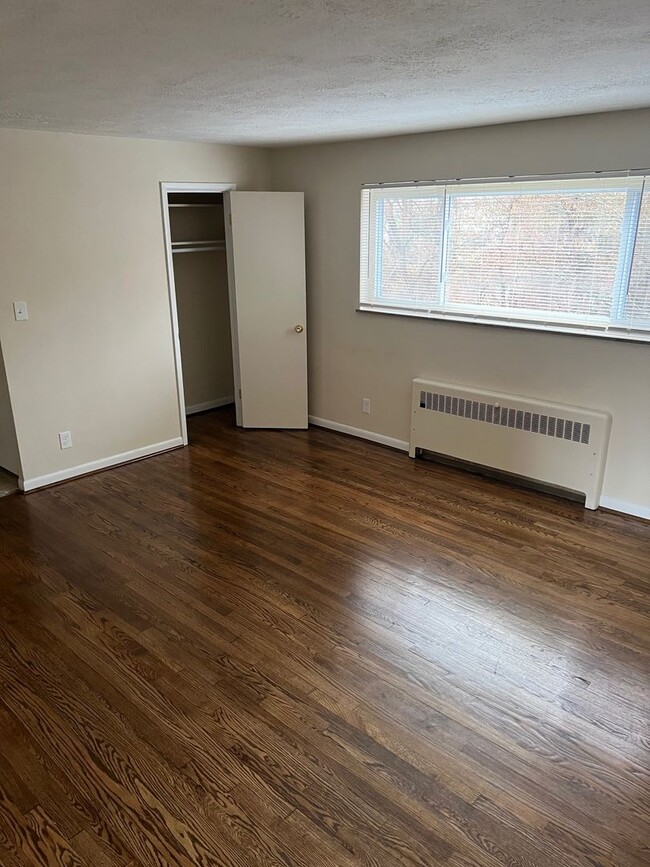 Photo - Spacious Apartments in Delhi Twp