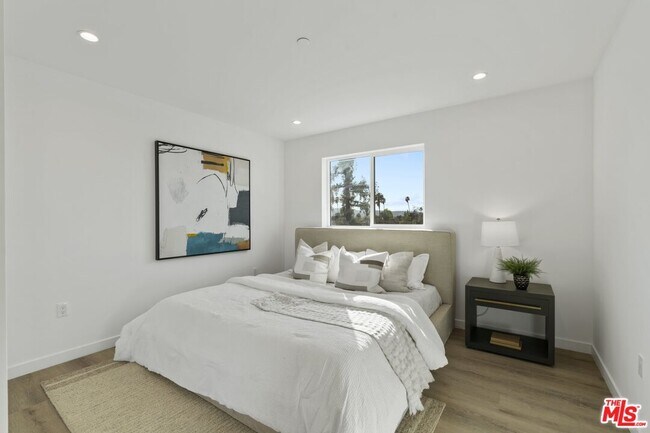 10918 Camarillo St Unit 502