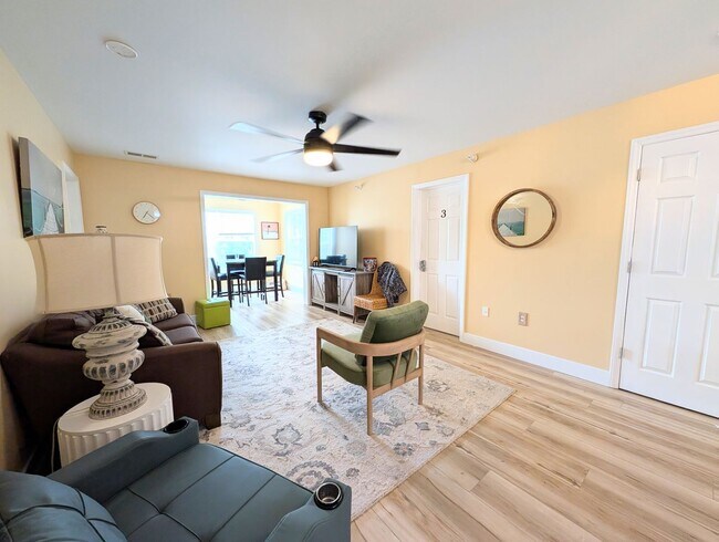 Photo - 2011 Wolfmill Dr Unit 1