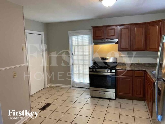 Photo - 410 Mineral Rd