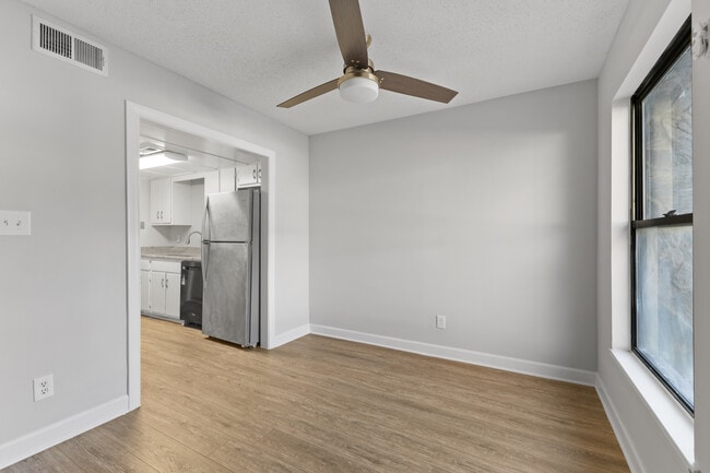 Photo - 3887 Moran Way Unidad A