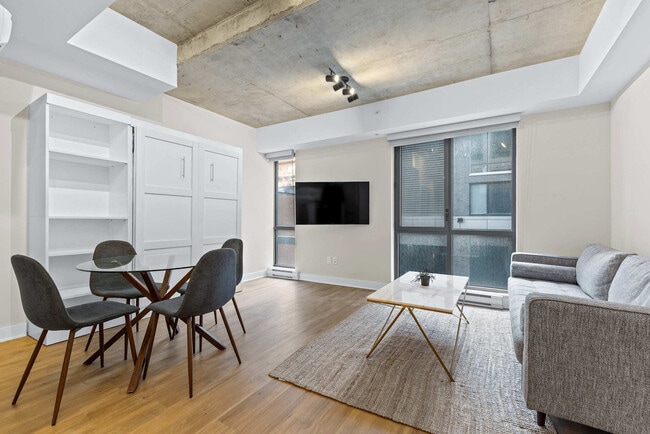 Photo - 742 Rue William Unit FL2-ID1254786P