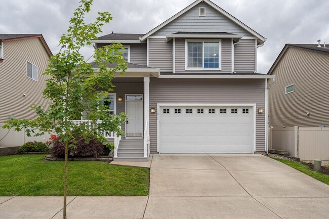 Building Photo - 4 Bedroom 2.5 Bath with fenced backyard wi... Rental