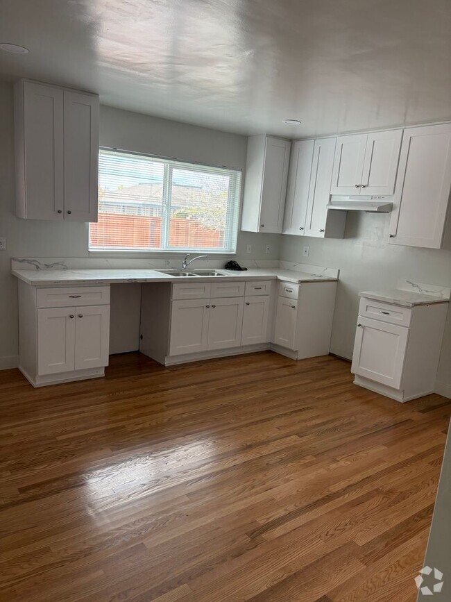 Building Photo - 1694 Unit 1694 Rental