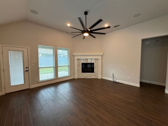 Photo - 528 Evergreen Rd
