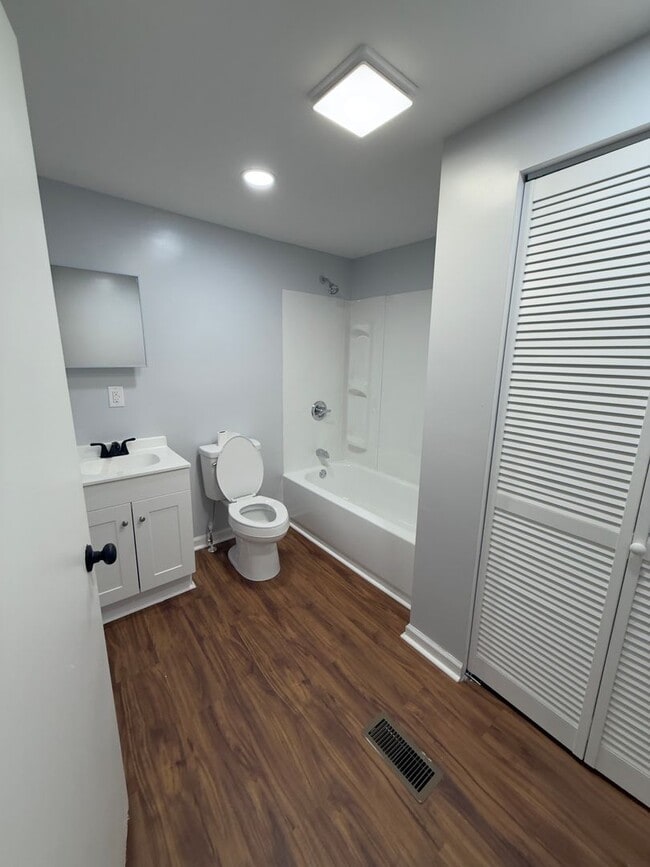 Photo - 120 E 14th St