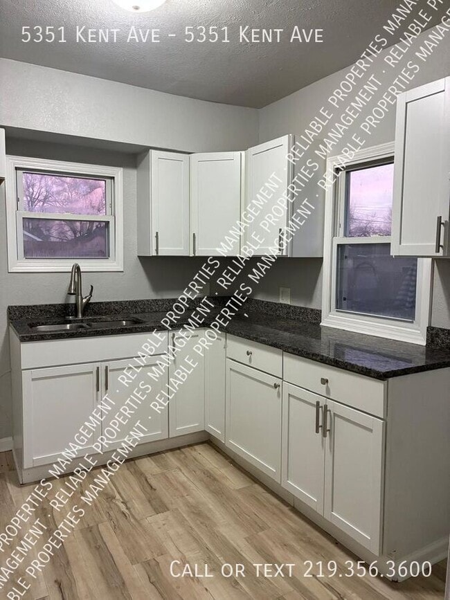 Photo - 5351 S Kent Ave Unidad 5351 Kent Ave