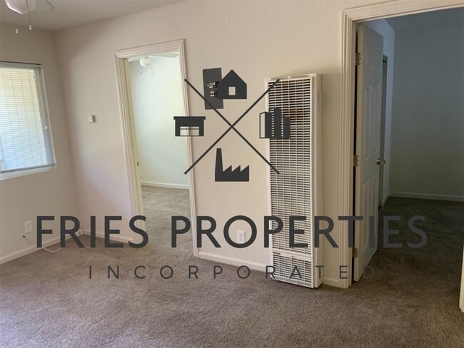 Petite 2 Bedroom, 1 Bath with yard