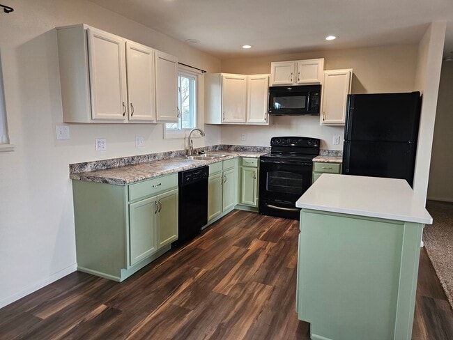 Photo - 905 New Bedford Dr