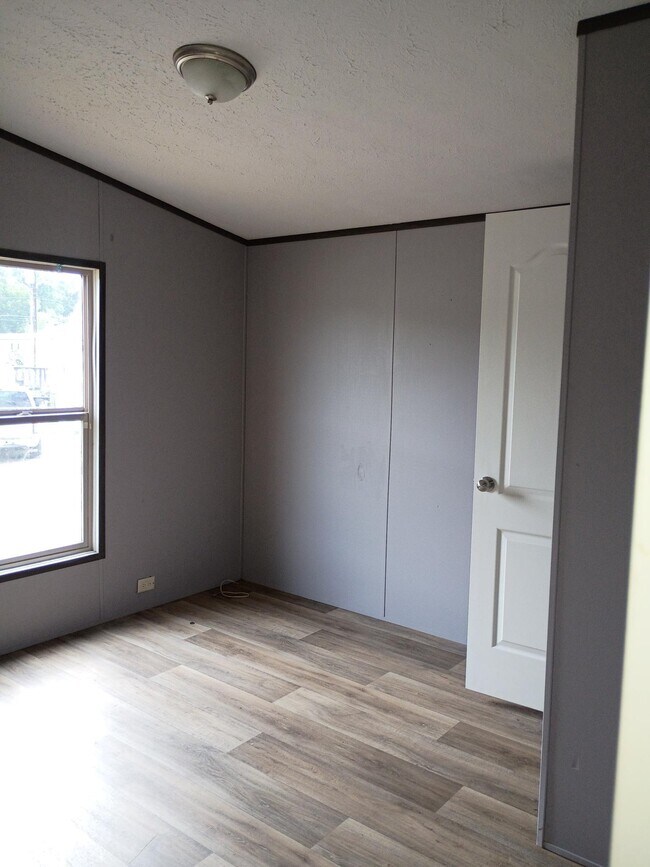 Photo - 4250 Blount Rd