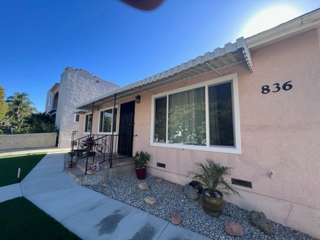 Building Photo - 836 N Fuller Ave