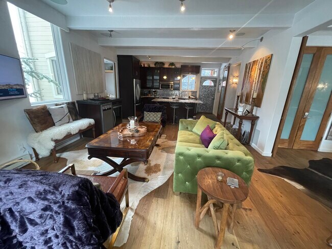 Photo - 210 E Hyman Ave Unidad 1