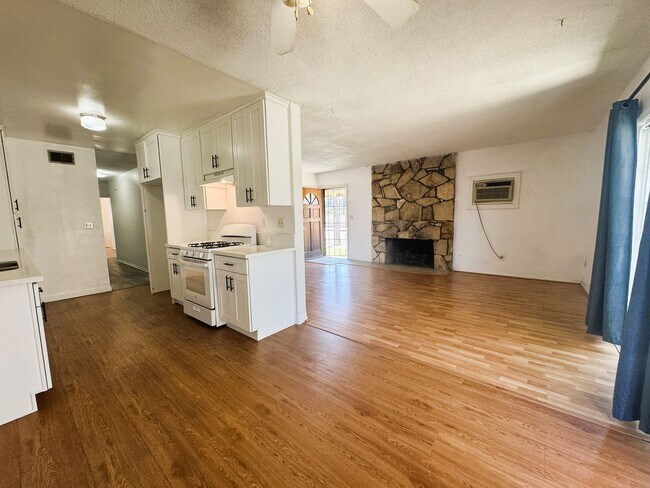 2031 E Almont Ave Unit A