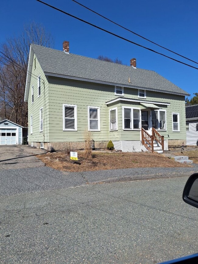 Building Photo - 10 Cemetery St Unit 10 Rental