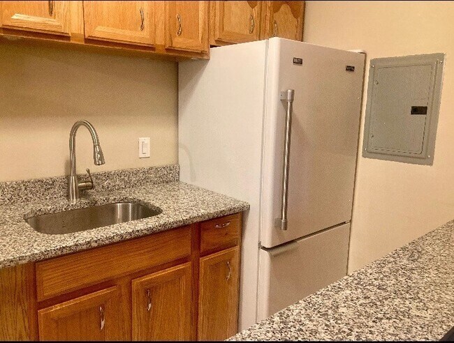 Photo - 10 Longwood Dr Unit 5