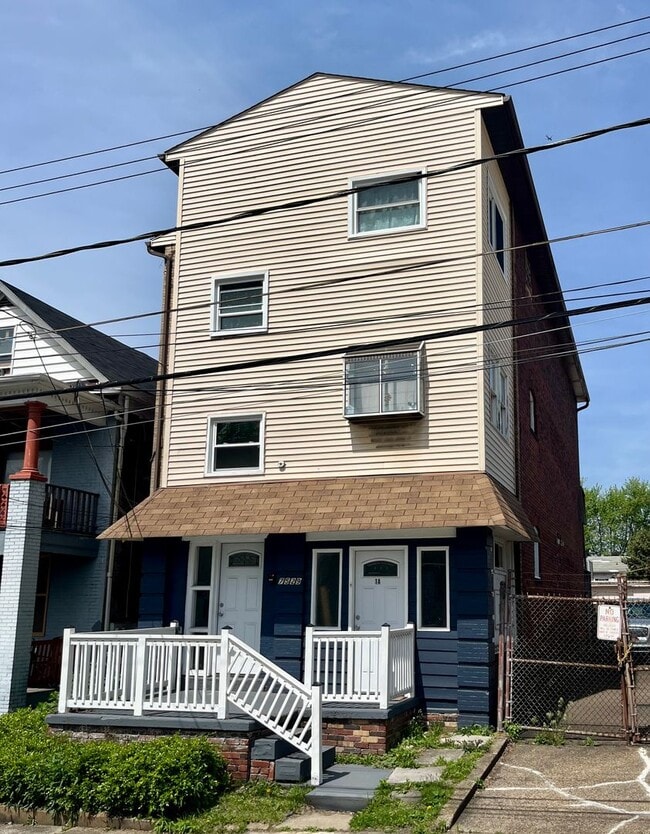 Building Photo - 7529 Roslyn St Unit 1B