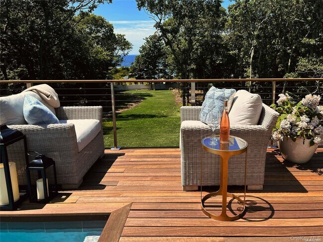 Photo - 11925 Soundview Ave