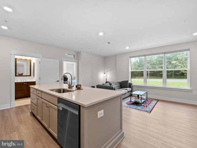 Building Photo - 43795 Transit Sq Unit 107