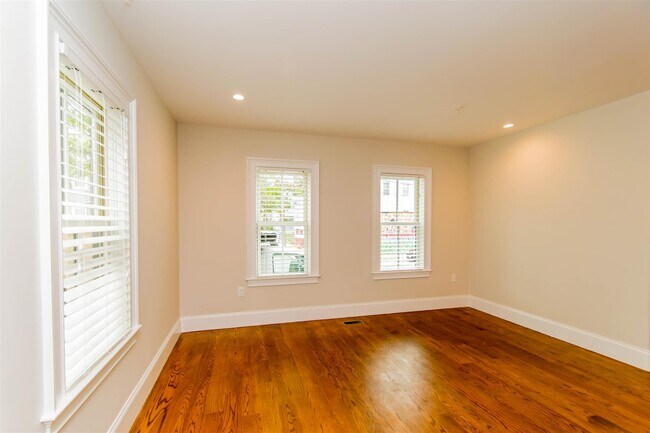 Photo - 131 Columbia St Unidad #1