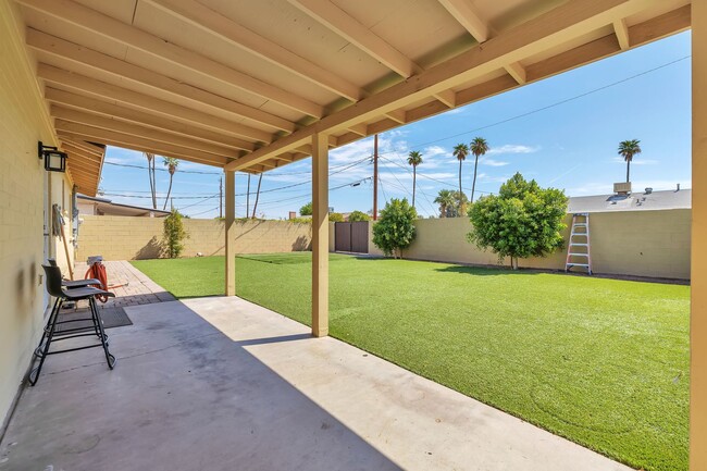 Photo - Tempe 6-Bedroom Home Featuring Large Turf Yard & Ideal Location