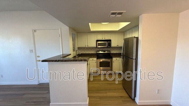 Building Photo - 5757 W Eugie Ave Unit 2009