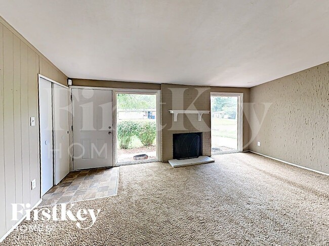 Photo - 805 Robinwood Dr