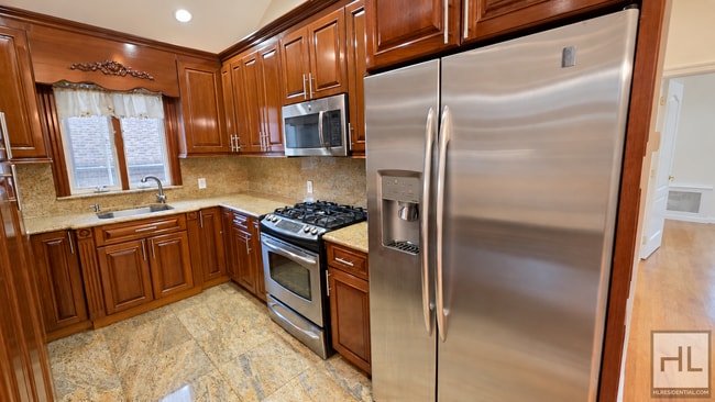 Bright Whitestone 3-Bedroom with Vaulted Ceilings & a Covered Balcony