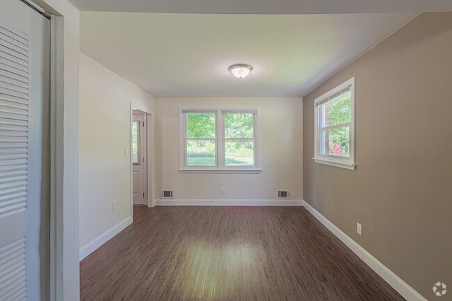 2 BR 1 BA Townhome
