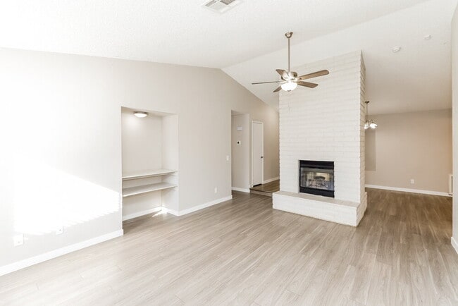 Photo - 141 Emden Dr