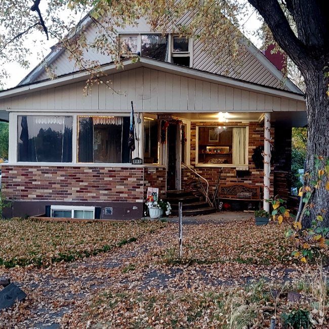 Building Photo - 205 E 2nd N Rental