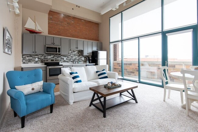 Photo - 401 W Shoreline Dr