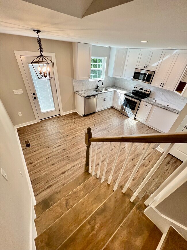 Cocina y comedor - 1211 N Guthrie Ave