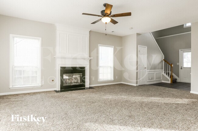 Photo - 786 Weybourne Ct NE